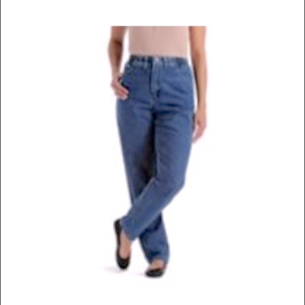 BNWT Lee relaxed fit, tapered leg, mid rise jeans